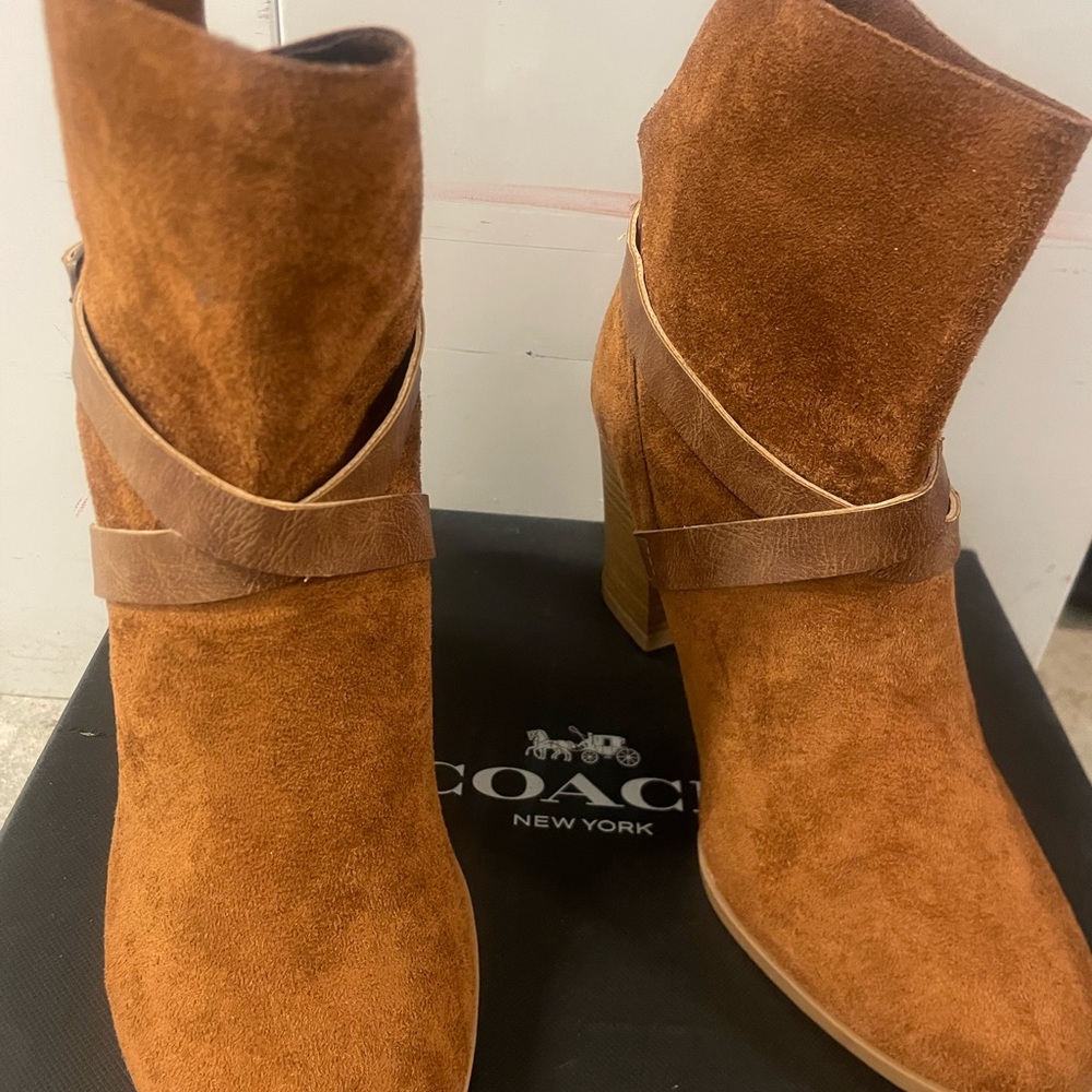 New Directions Women's Brown Suede Heeled Boots